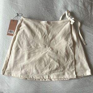 NWT Ivory Weekend Wrap Skort